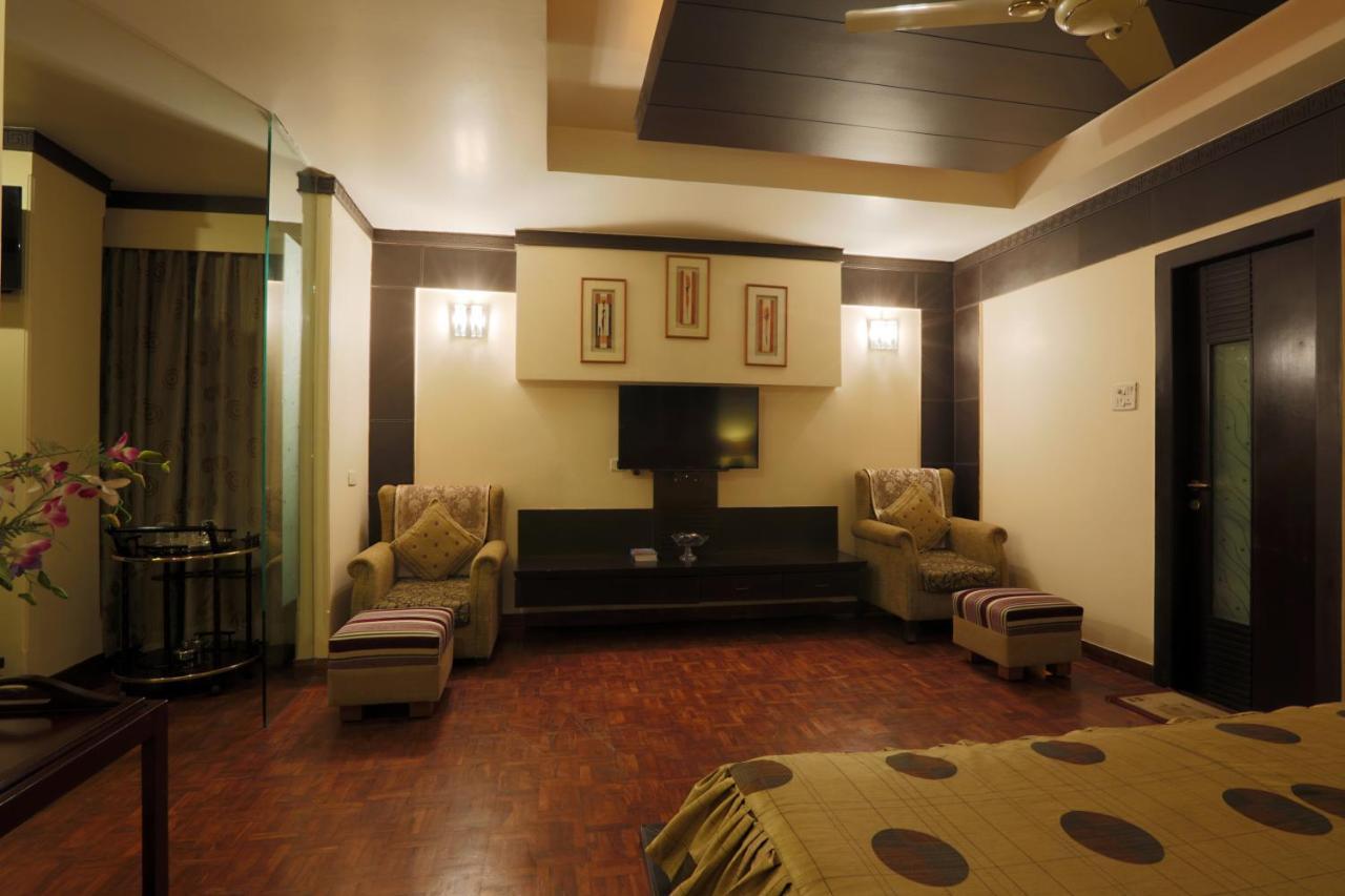 Hotel The Manor - A Boutique Hotel จอร์ฮัต ภายนอก รูปภาพ