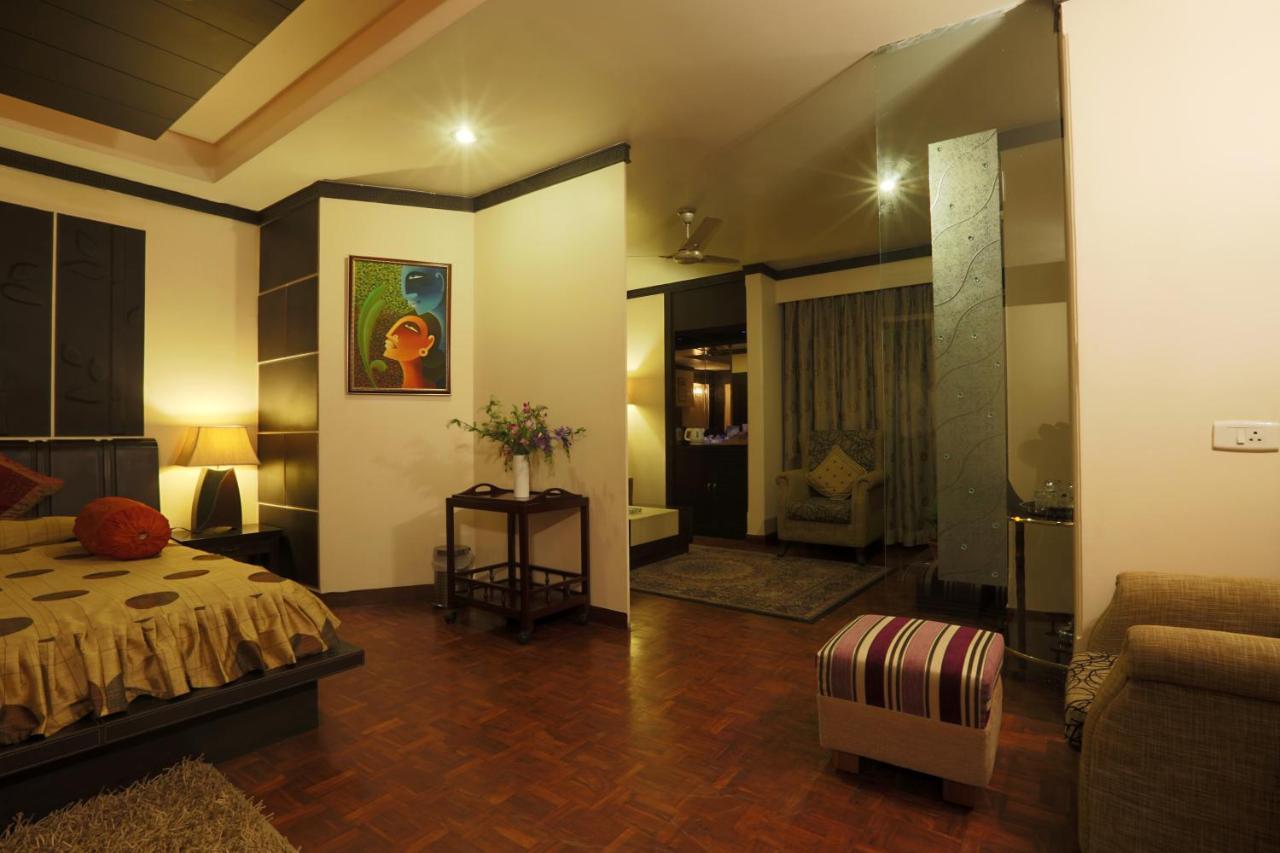 Hotel The Manor - A Boutique Hotel จอร์ฮัต ภายนอก รูปภาพ