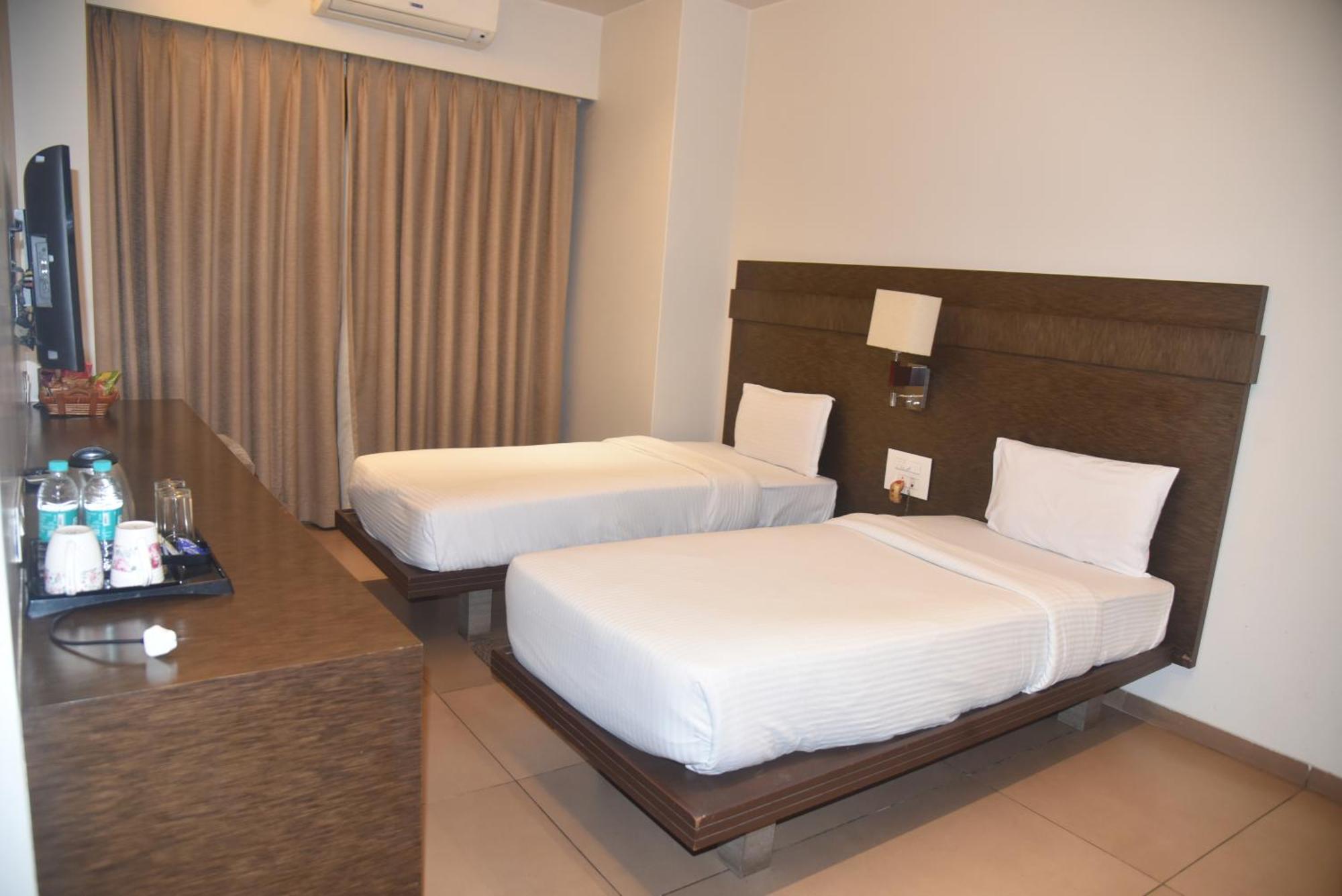 Hotel The Manor - A Boutique Hotel จอร์ฮัต ภายนอก รูปภาพ