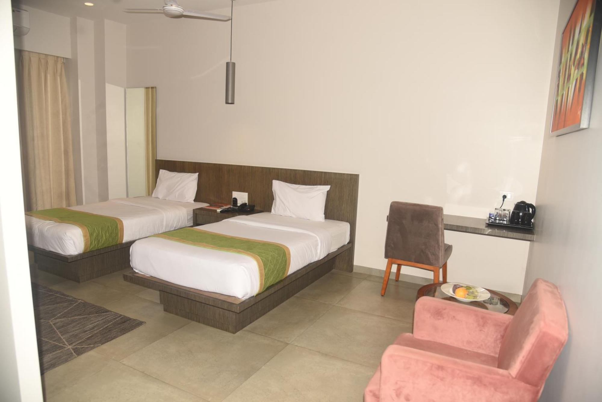 Hotel The Manor - A Boutique Hotel จอร์ฮัต ภายนอก รูปภาพ